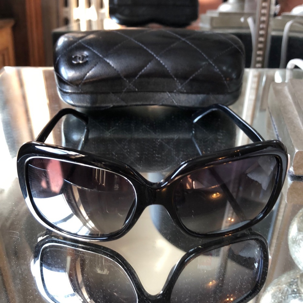 Chanel bow sunglasses